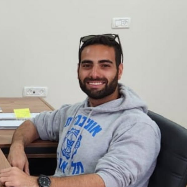 פרג' אנור חנג'ר והמשפחה